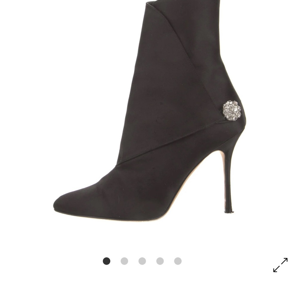 Manolo Blahnik Black Satin Boots in Nero